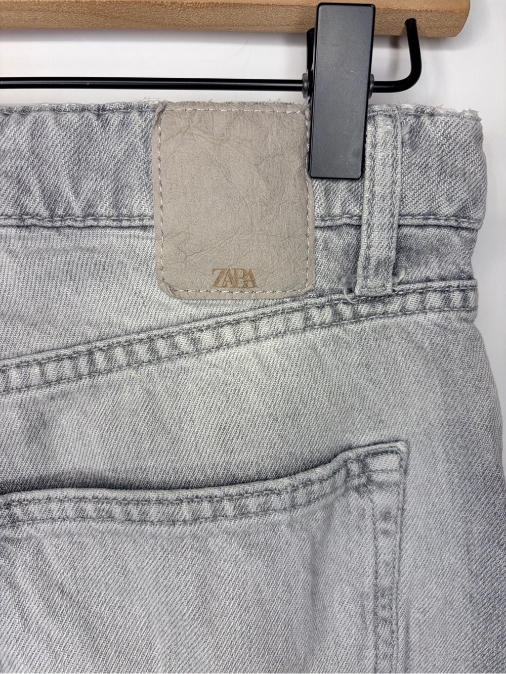 Zara Women’s Gray High Waisted Straight Leg Jeans with a Raw Hem, Size 4 - Picture 6 of 8